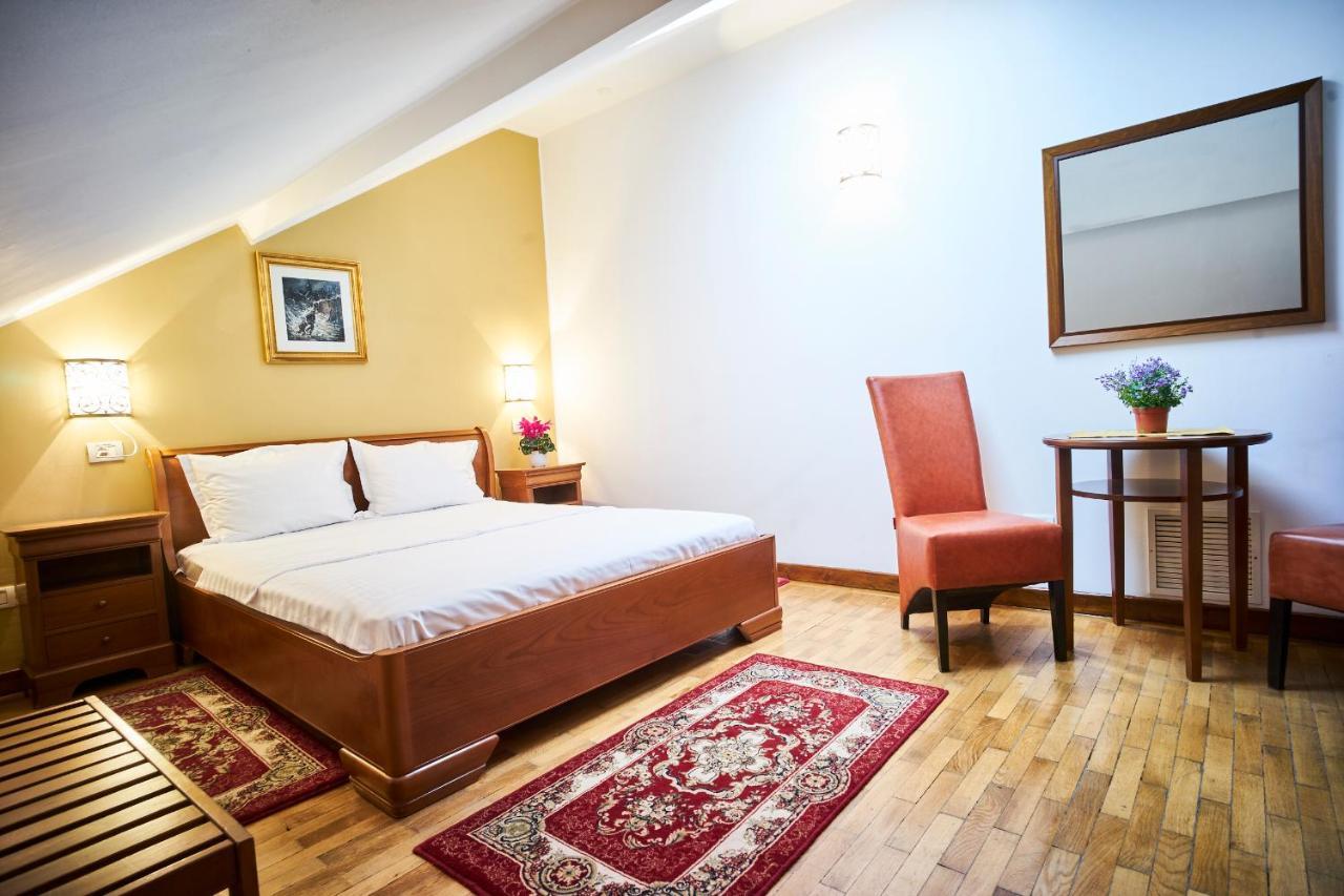 Cozy Attic Room VI Bucureşti Ngoại thất bức ảnh