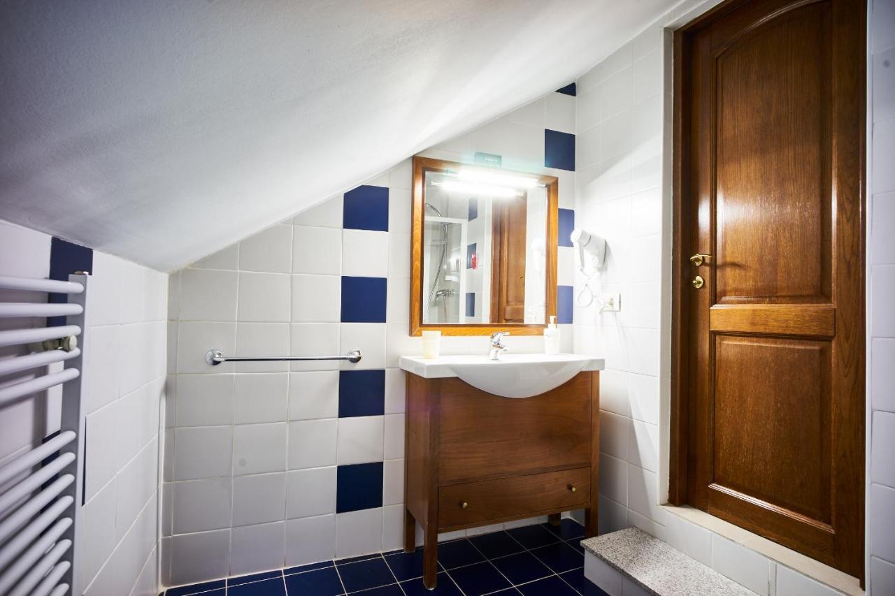 Cozy Attic Room VI Bucureşti Ngoại thất bức ảnh