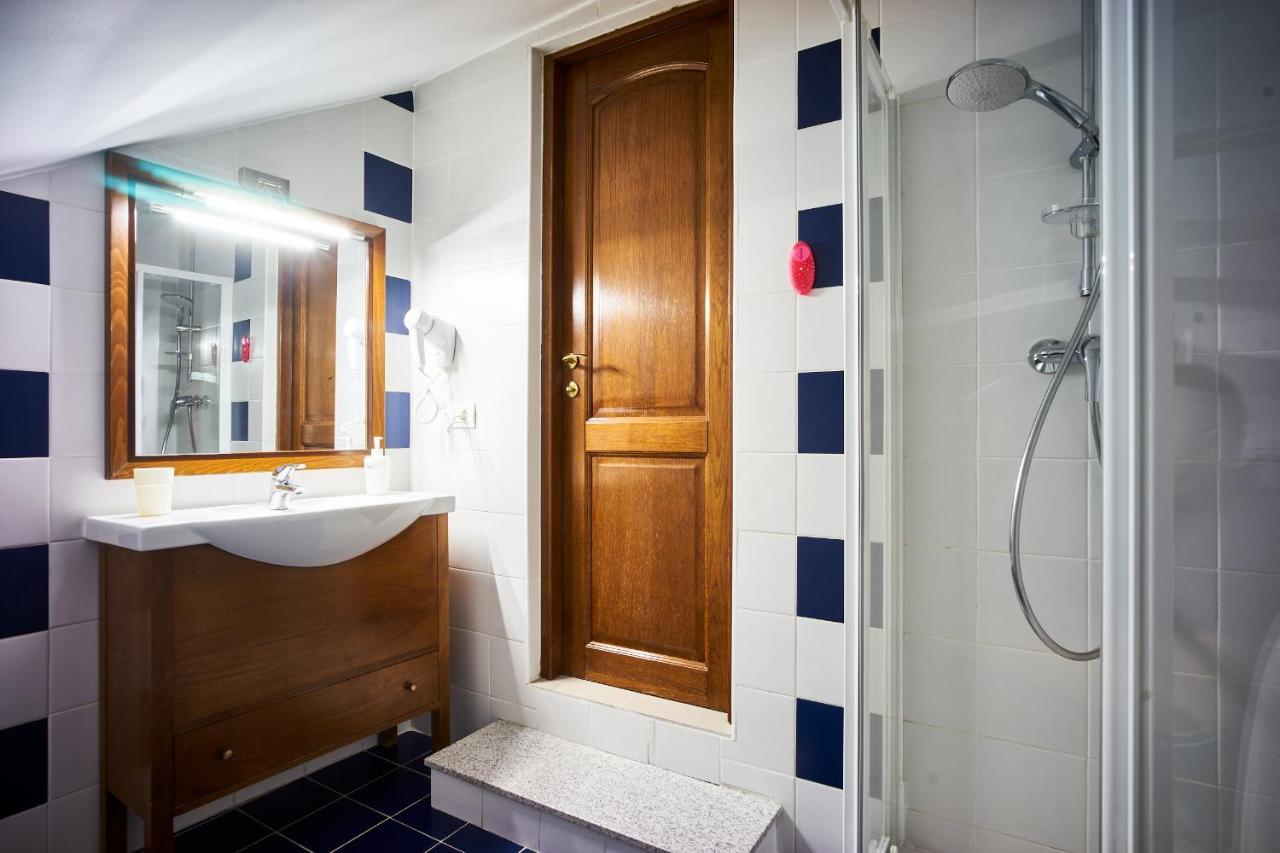 Cozy Attic Room VI Bucureşti Ngoại thất bức ảnh